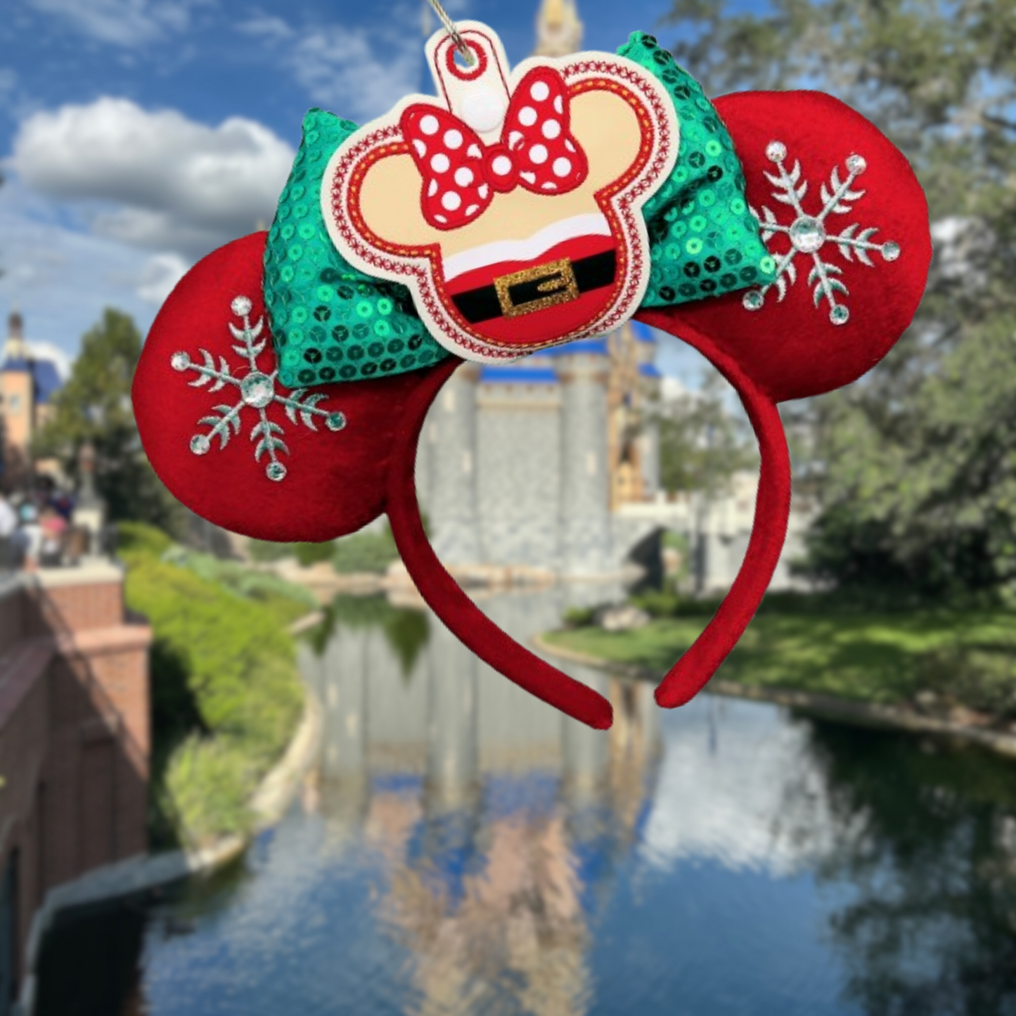 Minnie Mrs Claus - Inspired Minnie Ear & Sunglasses Holder